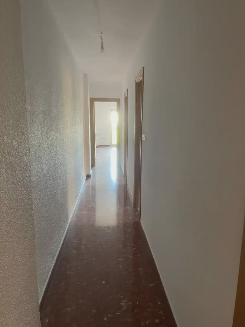 4 bedroom Flat for rent in Granada city - € 1,100 (Ref: 10065261)