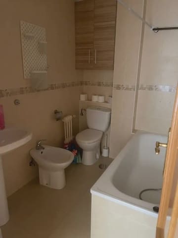 4 bedroom Flat for rent in Camino de Ronda - Rosaleda, Granada city - € 1,100 (Ref: 10065261)
