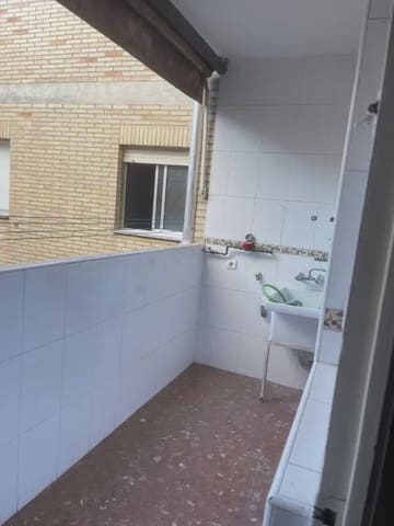 4 bedroom Flat for rent in Camino de Ronda - Rosaleda, Granada city - € 1,100 (Ref: 10065261)