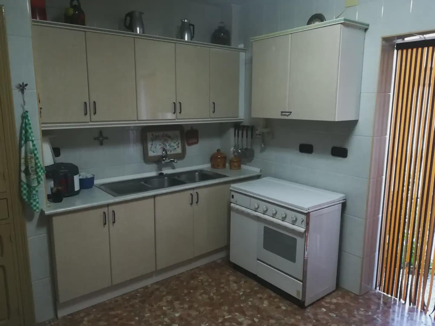 5 bedroom Villa for sale in Huetor Santillan with pool - € 250,000 (Ref: 10065266)