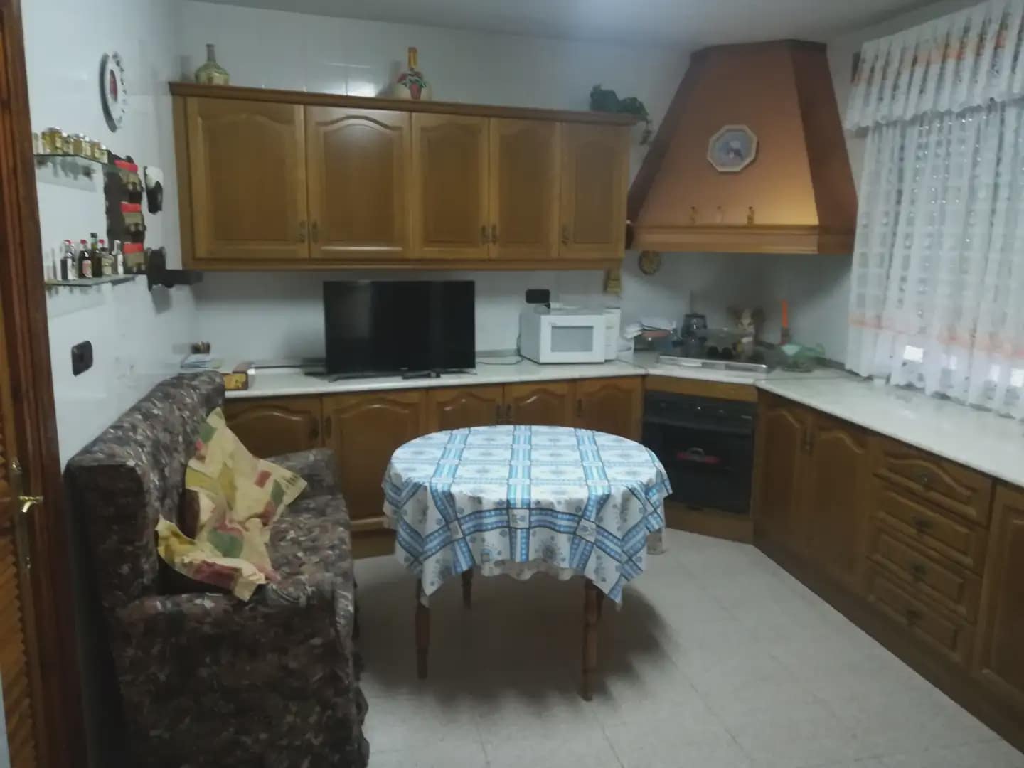 5 bedroom Villa for sale in Huetor Santillan with pool - € 250,000 (Ref: 10065266)