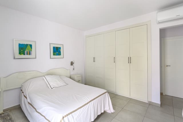 5 bedroom Townhouse for sale in Teulada Pueblo, Teulada-Moraira with garage - € 325,000 (Ref: 10002398)