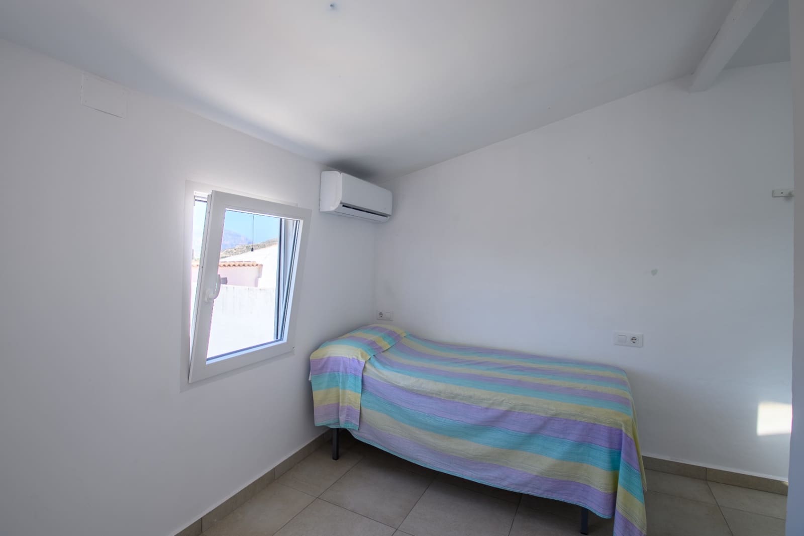 5 bedroom Townhouse for sale in Teulada with garage - € 325,000 (Ref: 10002398)