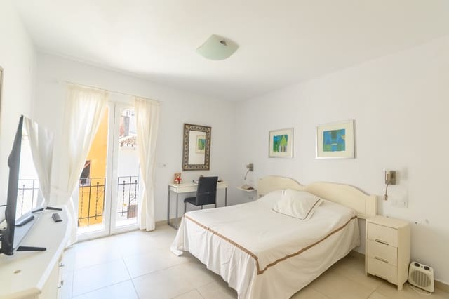 5 bedroom Townhouse for sale in Teulada Pueblo, Teulada-Moraira with garage - € 325,000 (Ref: 10002398)