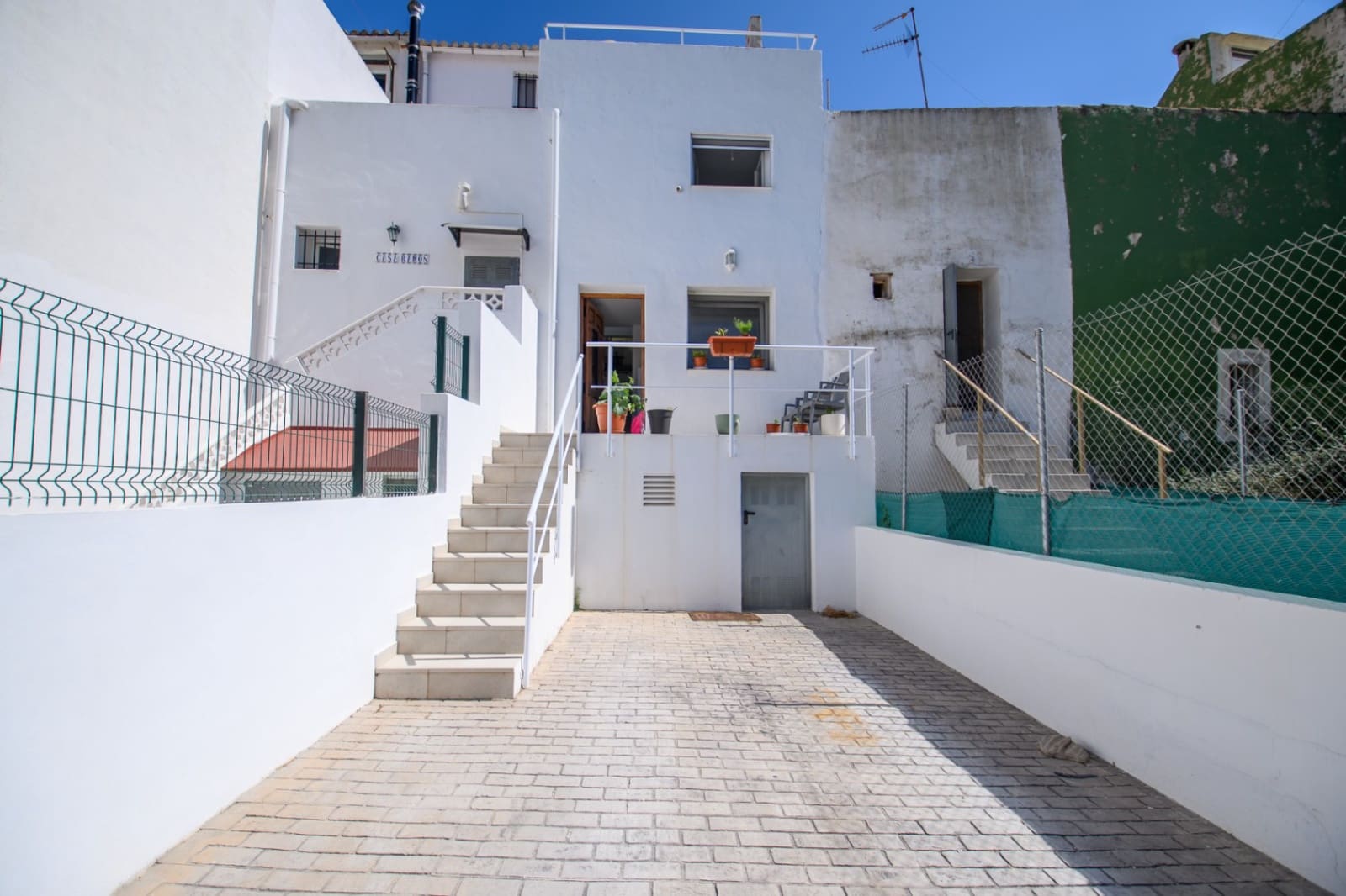 5 bedroom Townhouse for sale in Teulada with garage - € 325,000 (Ref: 10002398)