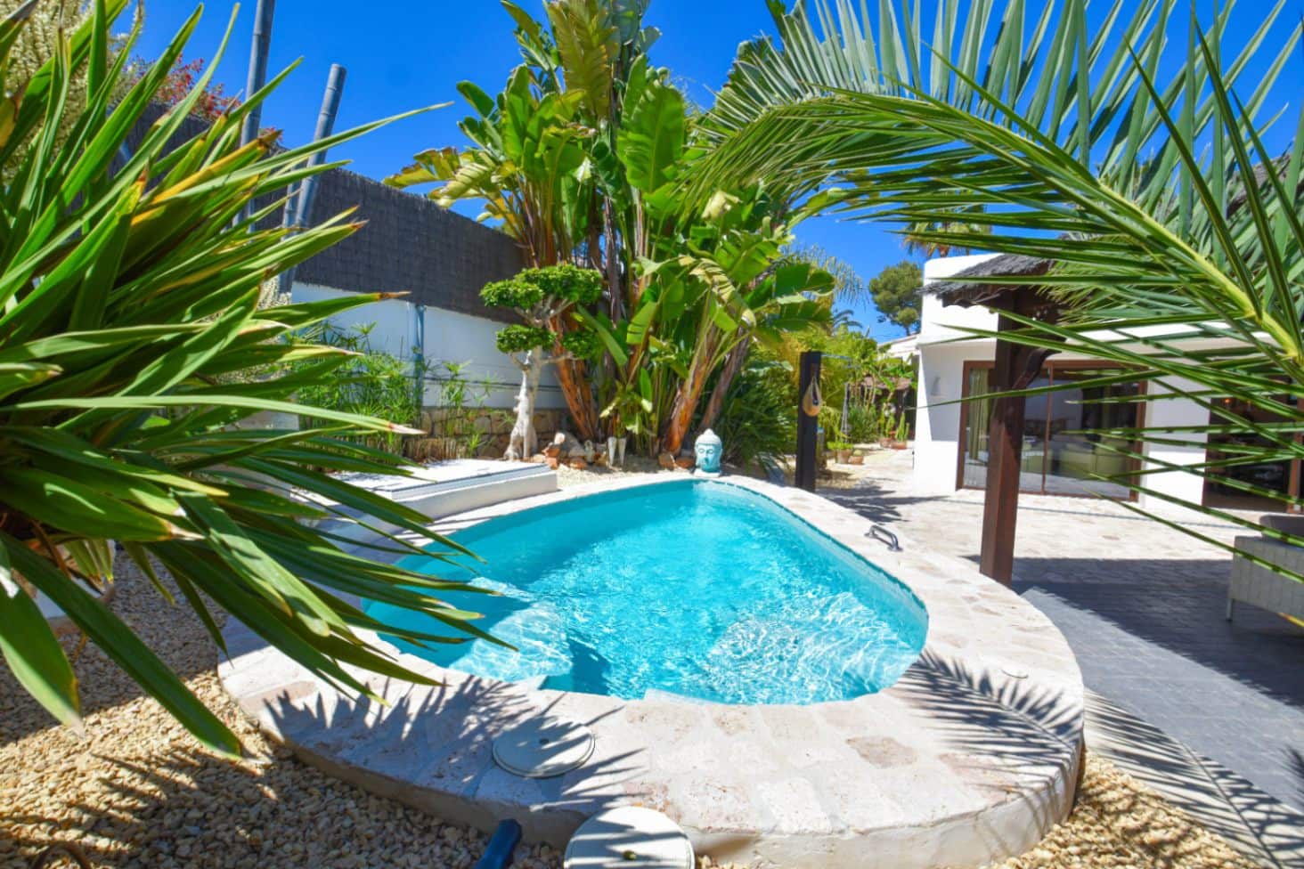 3 bedroom Villa for sale in Moraira with pool - € 1,230,000 (Ref: 8225978)