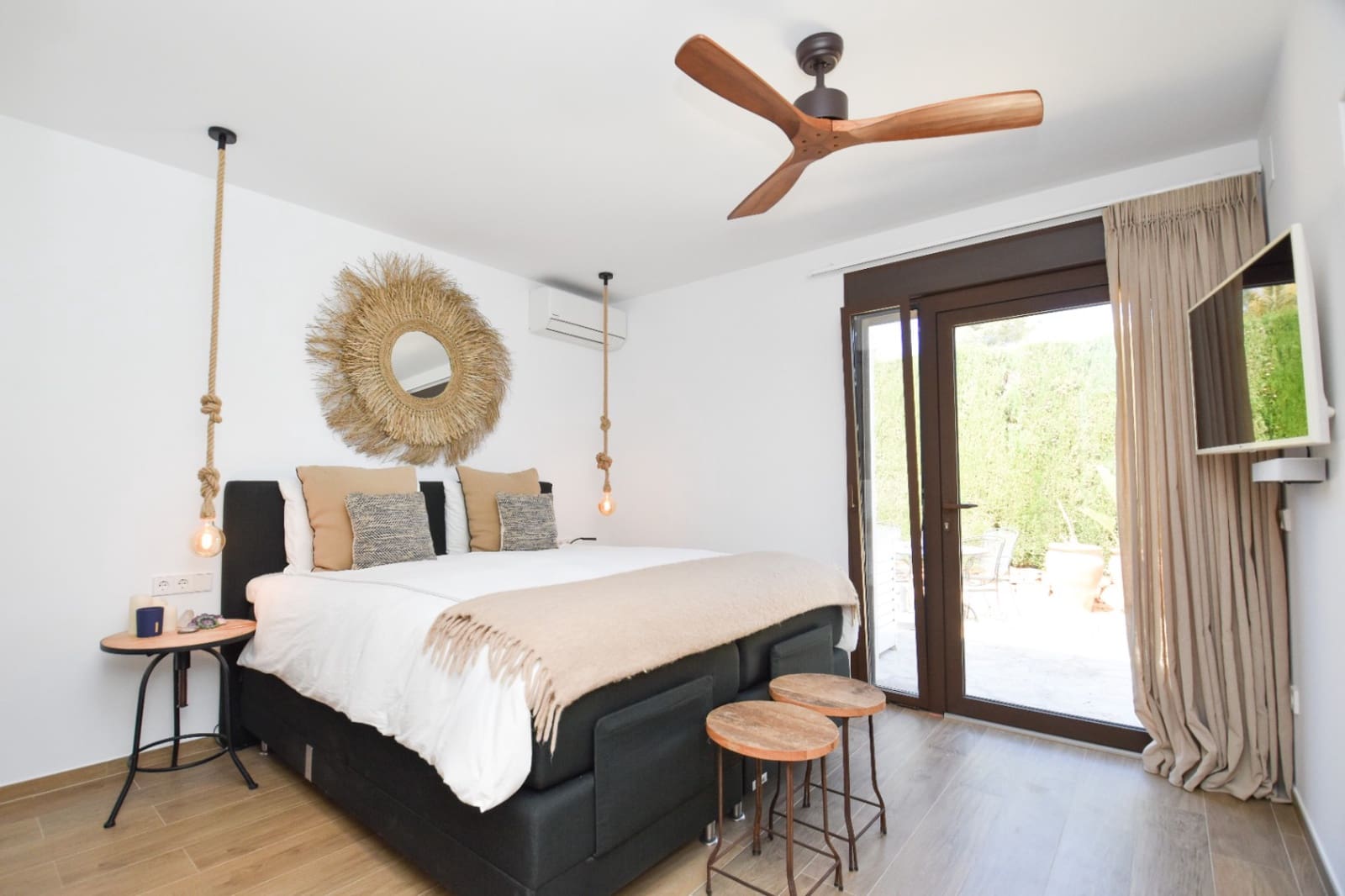 3 bedroom Villa for sale in Moraira with pool - € 1,230,000 (Ref: 8225978)