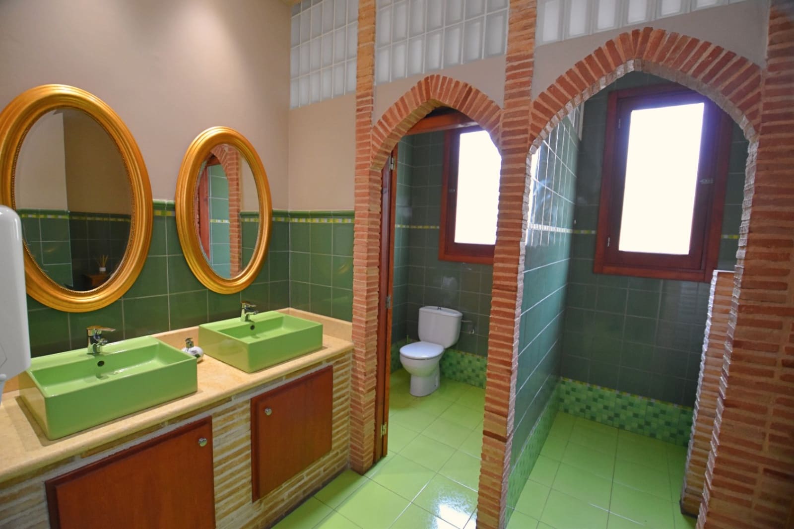 Komercyjne na sprzedaż w Orba z basenem garażem - 837 995 € (Ref: 8342727)