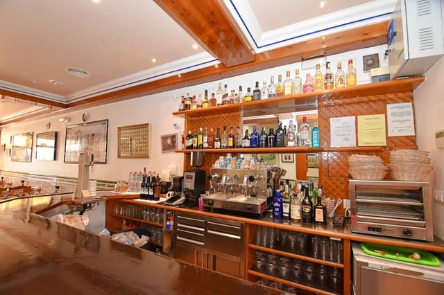 Restaurant/Bar til salg i Moraira, Teulada-Moraira med swimmingpool - € 255.000 (Ref: 8397812)