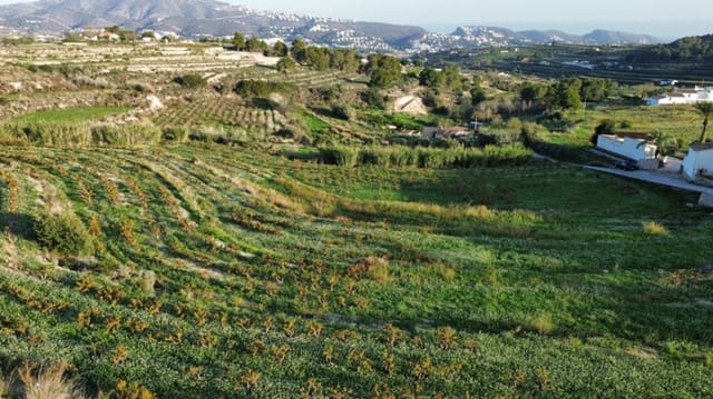 Grunde uden byggetilladelser til salg i Teulada Pueblo, Teulada-Moraira - € 275.000 (Ref: 8664535)