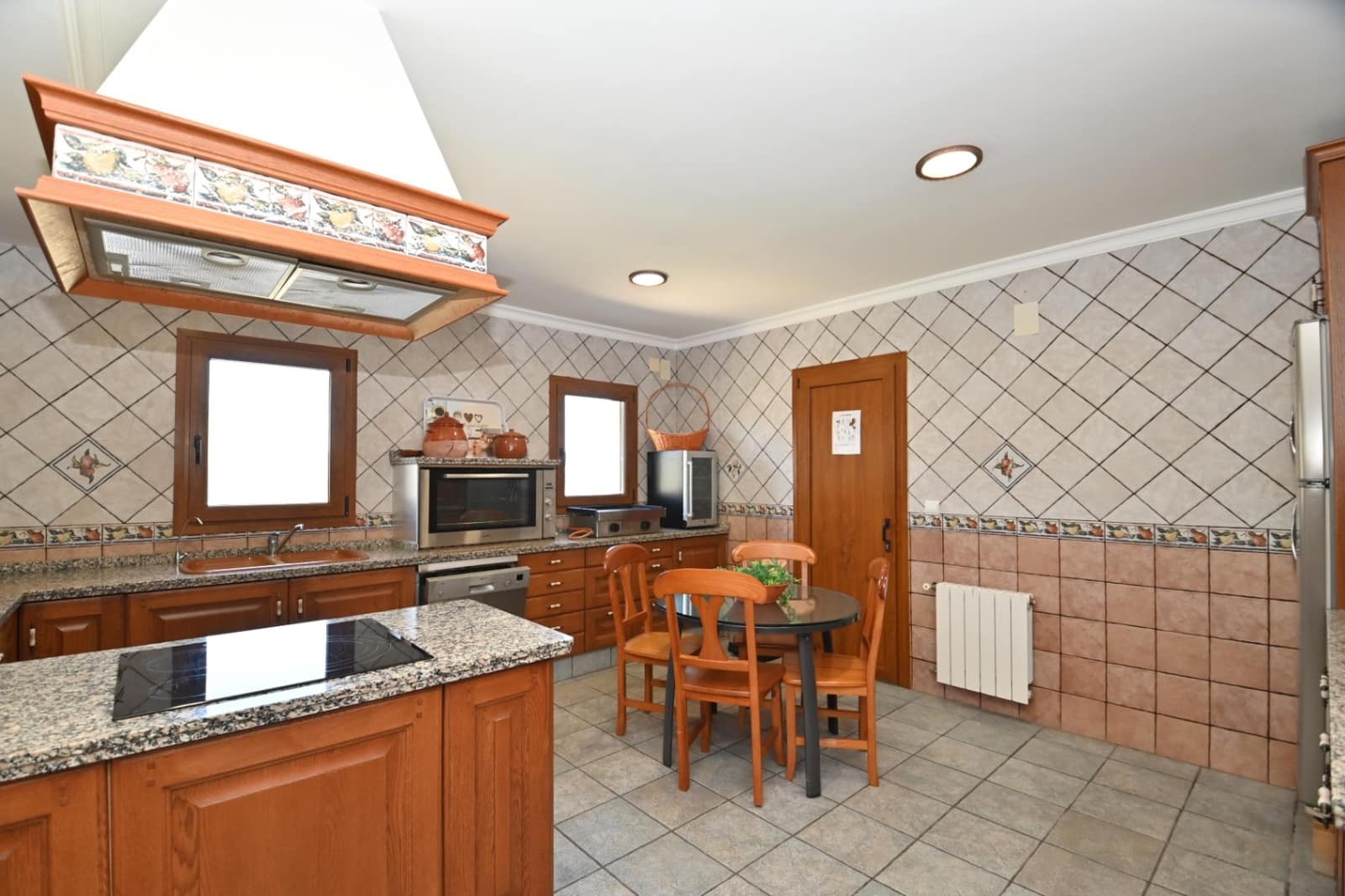 9 makuuhuone Huvila myytävänä paikassa Benissa mukana uima-altaan 
autotalli - 680 000 € (Ref: 8923314)