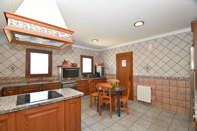 9 makuuhuone Huvila myytävänä paikassa Benissa mukana uima-altaan 
autotalli - 680 000 € (Ref: 8923314)