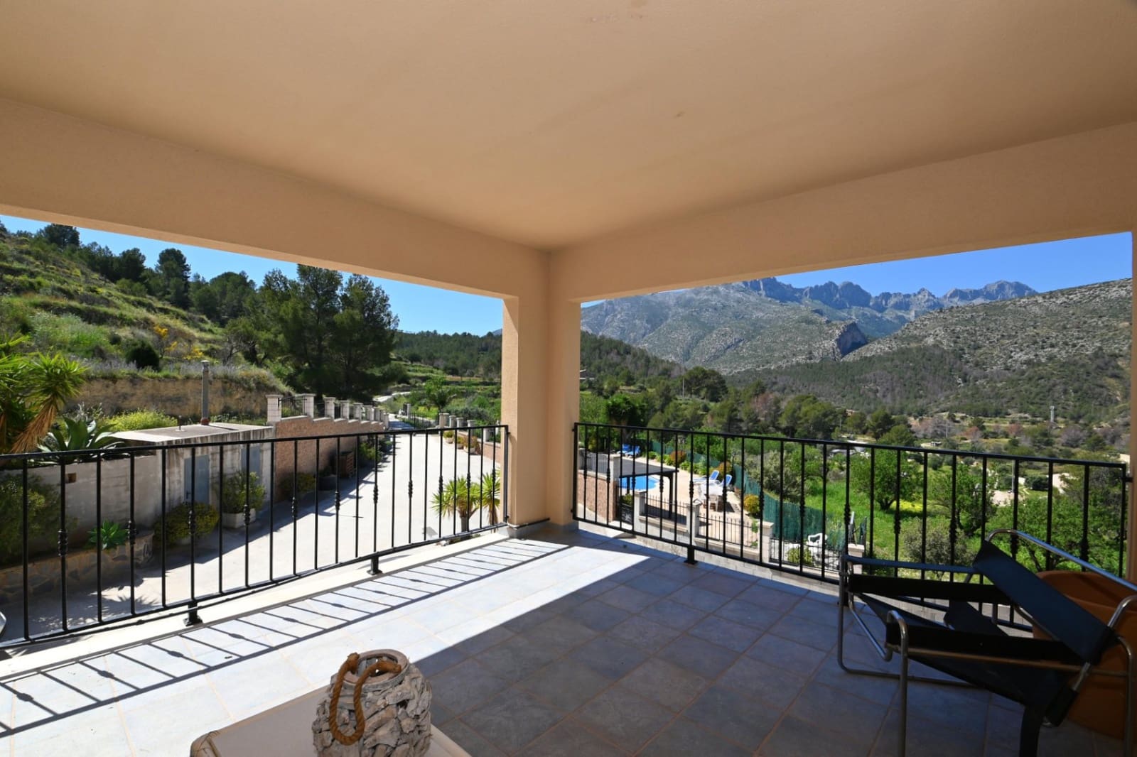 9 makuuhuone Huvila myytävänä paikassa Benissa mukana uima-altaan 
autotalli - 680 000 € (Ref: 8923314)