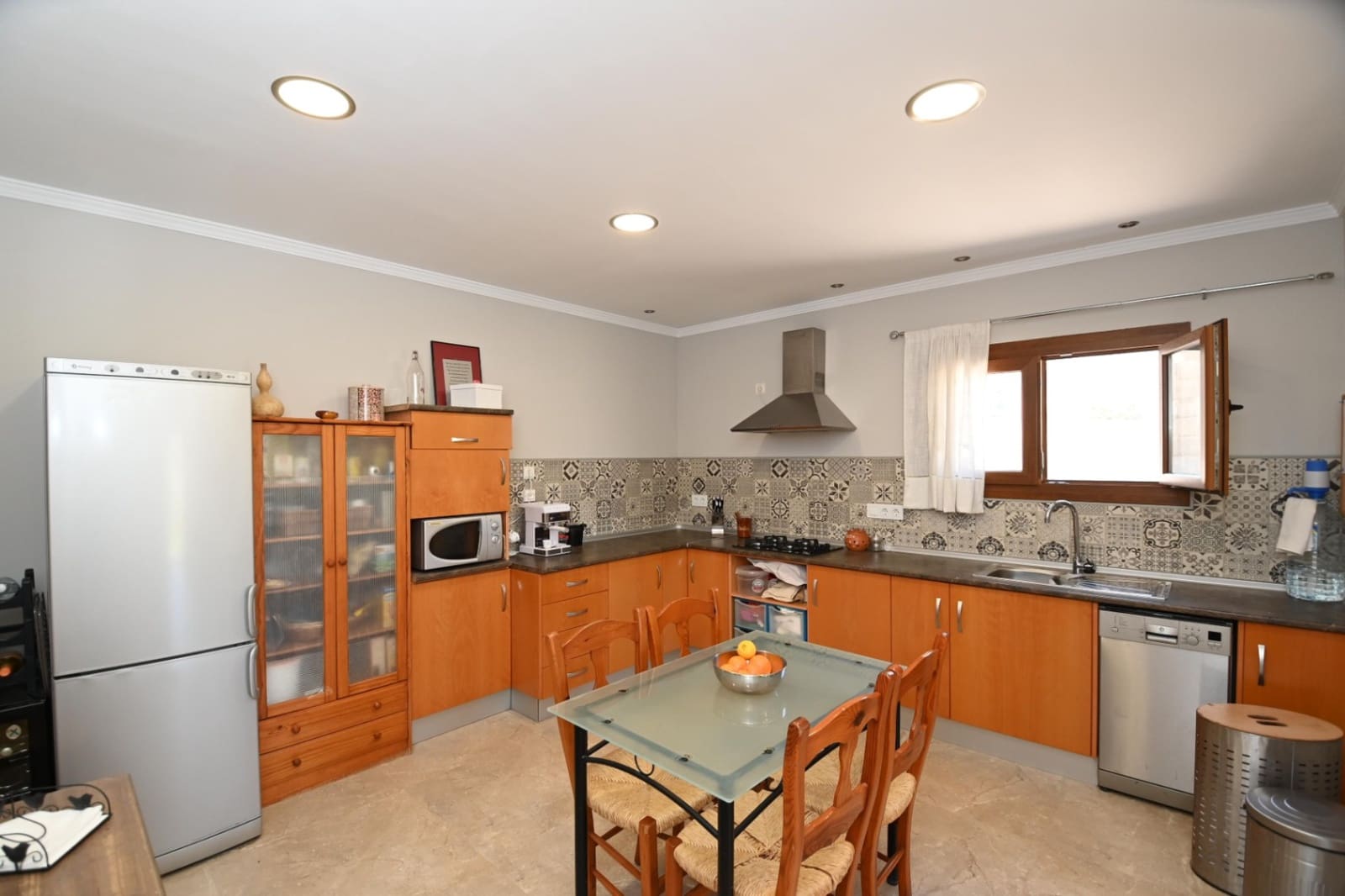 9 makuuhuone Huvila myytävänä paikassa Benissa mukana uima-altaan 
autotalli - 680 000 € (Ref: 8923314)