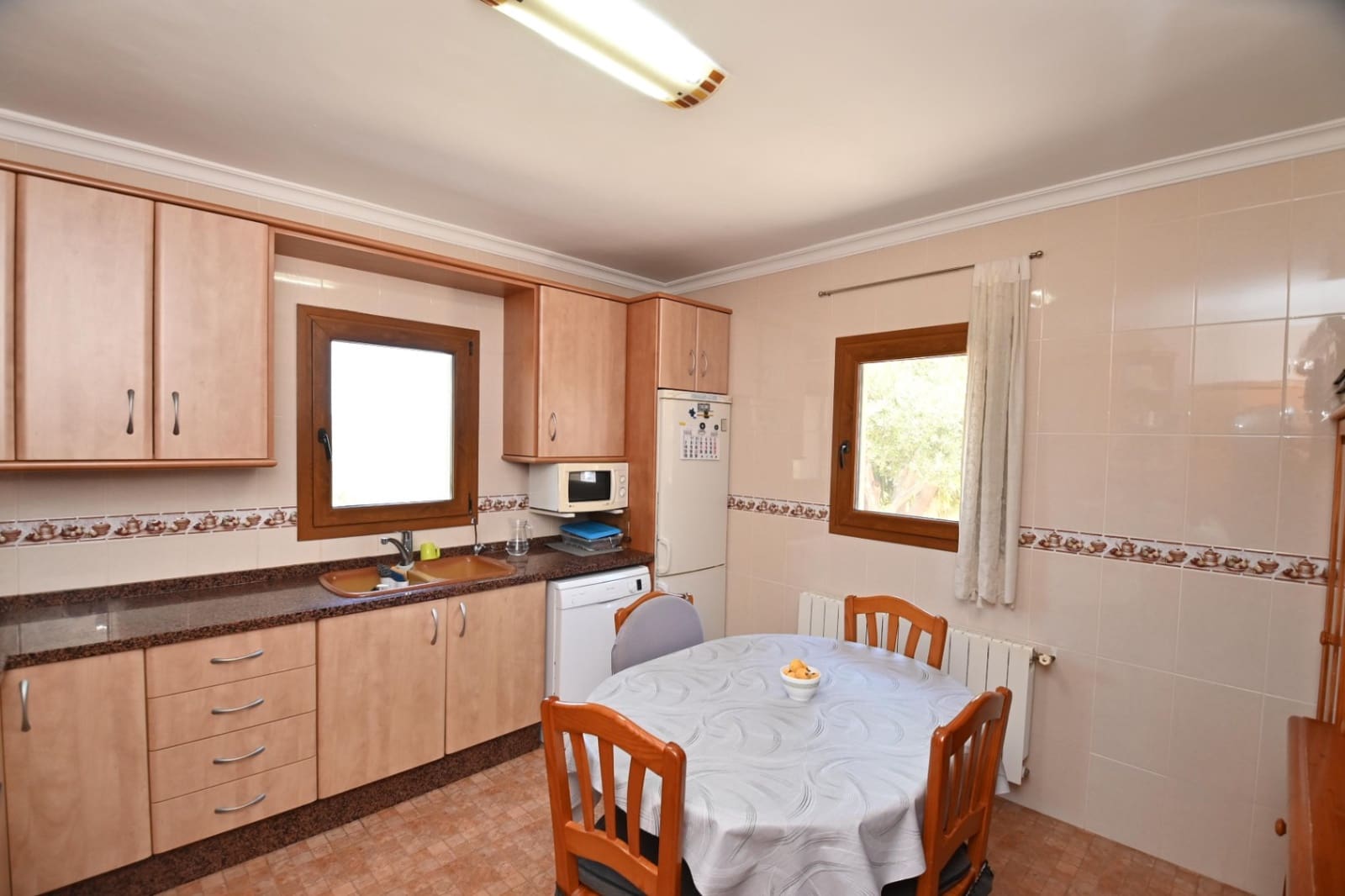 9 makuuhuone Huvila myytävänä paikassa Benissa mukana uima-altaan 
autotalli - 680 000 € (Ref: 8923314)