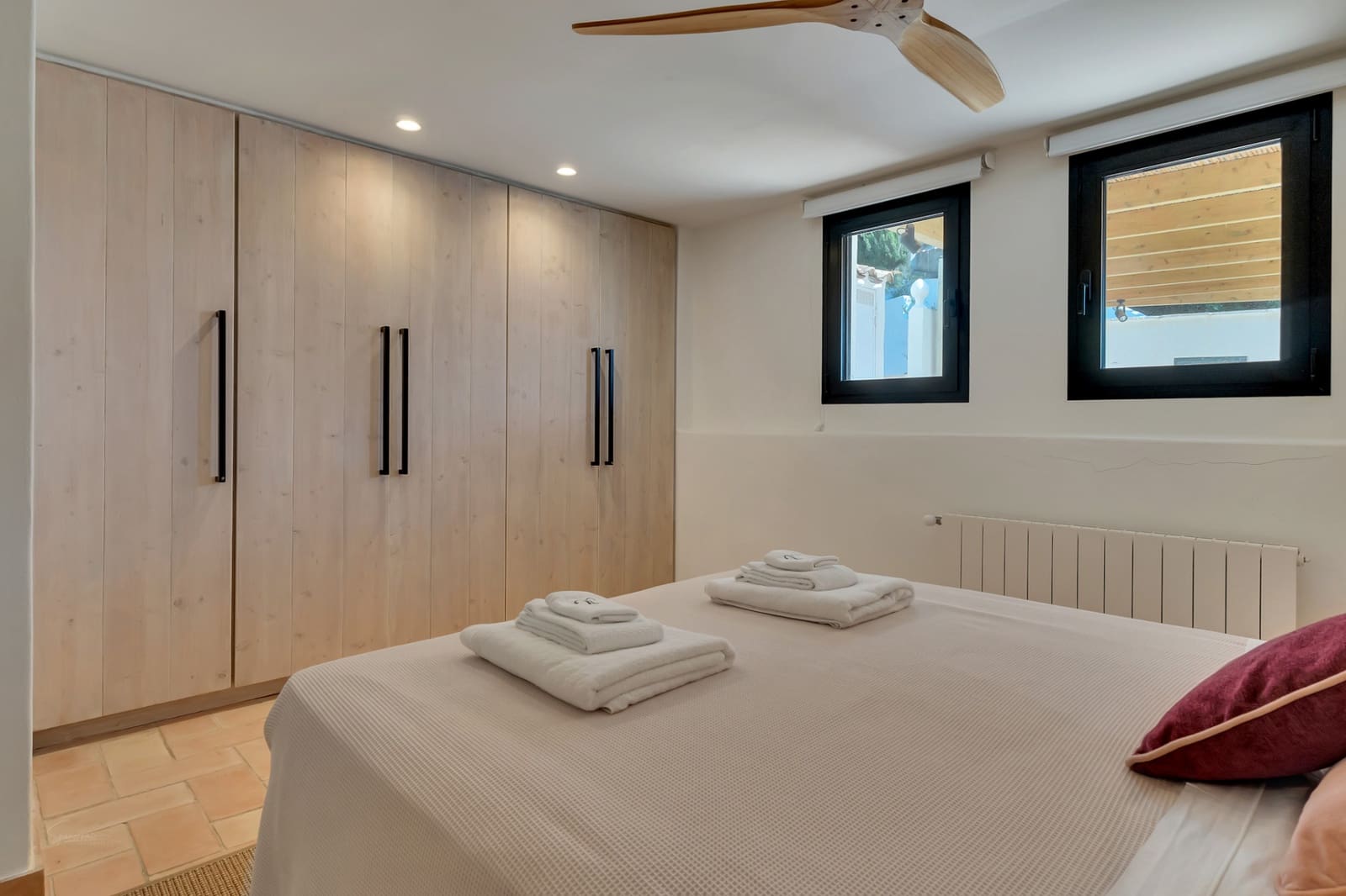 4 bedroom Villa for sale in Javea / Xabia with pool - € 1,295,000 (Ref: 8987914)