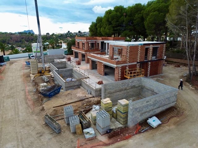 3 soveværelse Villa til salg i Teulada Pueblo, Teulada-Moraira med swimmingpool - € 1.750.000 (Ref: 8987929)