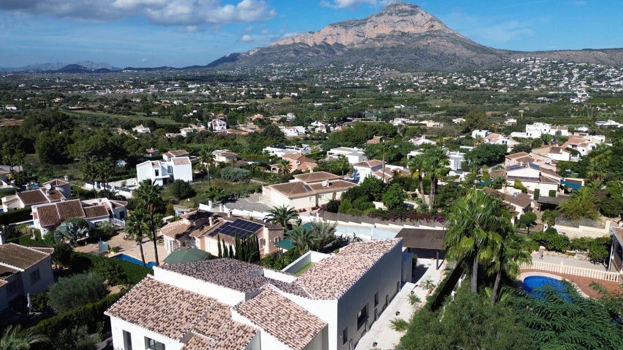 3 chambre Villa/Maison à vendre à Javea / Xabia avec piscine - 1 190 000 € (Ref: 9447357)