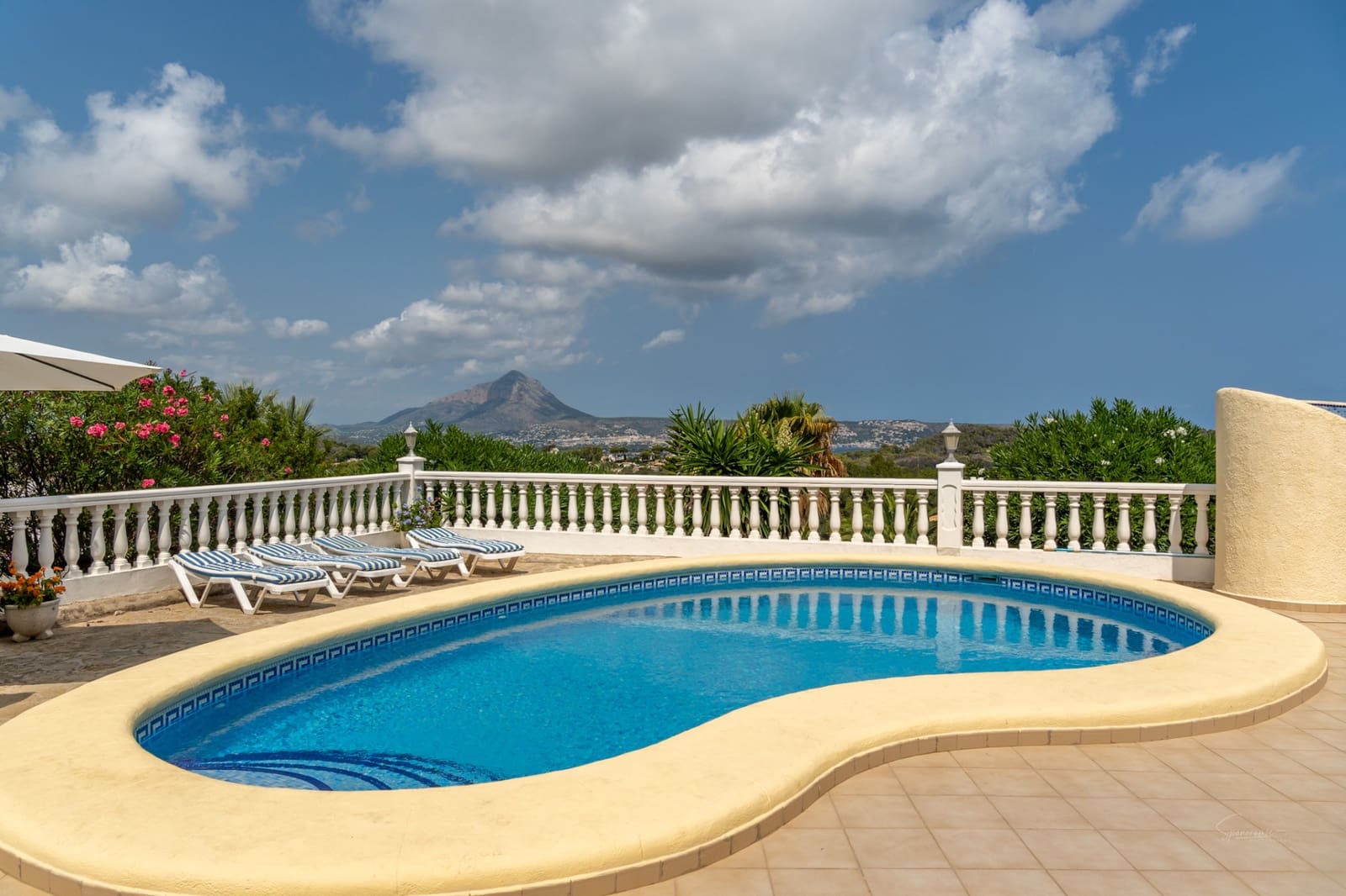 3 soveværelse Villa til salg i Javea / Xabia med swimmingpool - € 850.000 (Ref: 9447362)