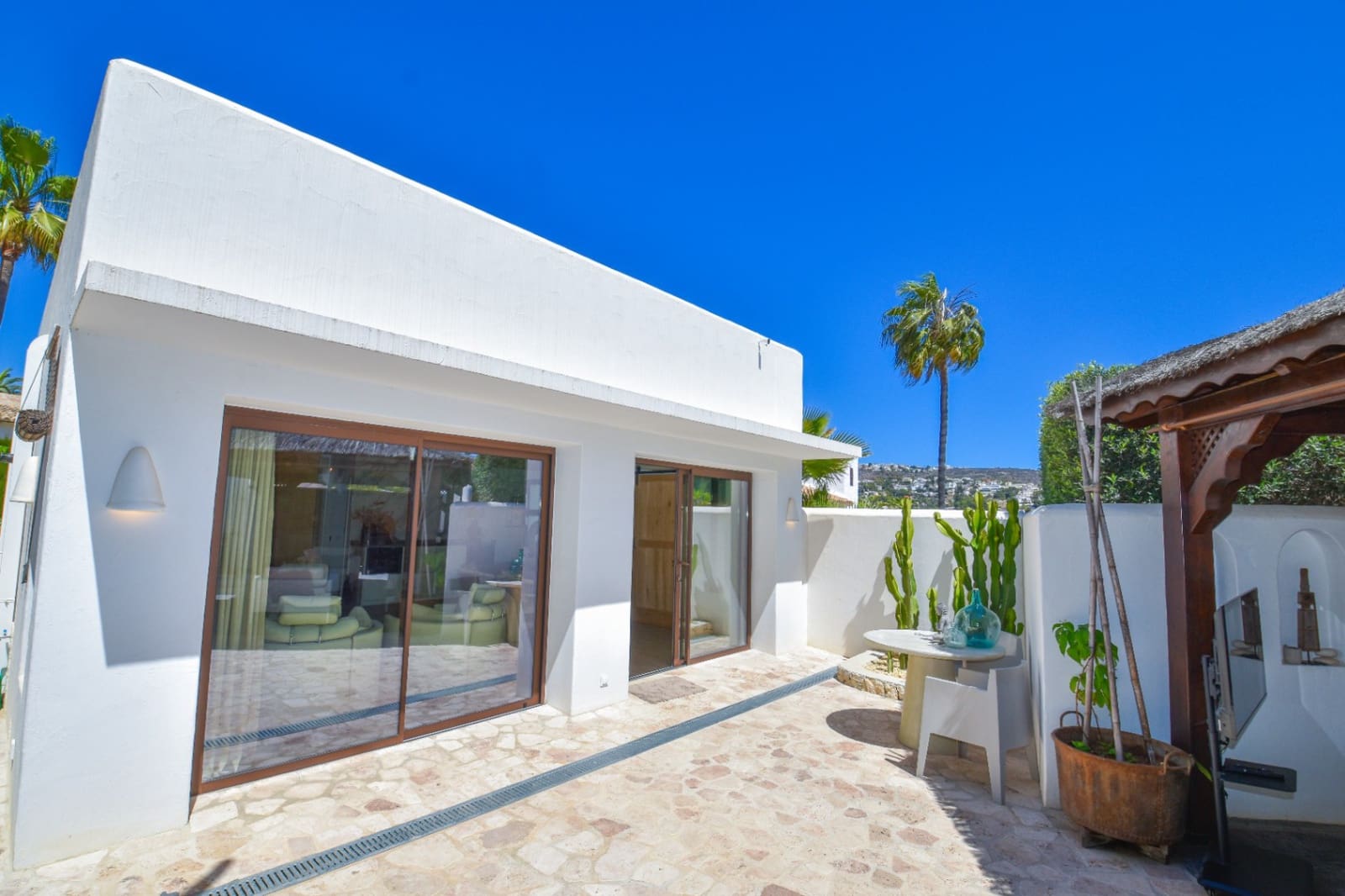 3 bedroom Villa for sale in Teulada with pool garage - € 1,230,000 (Ref: 9685139)