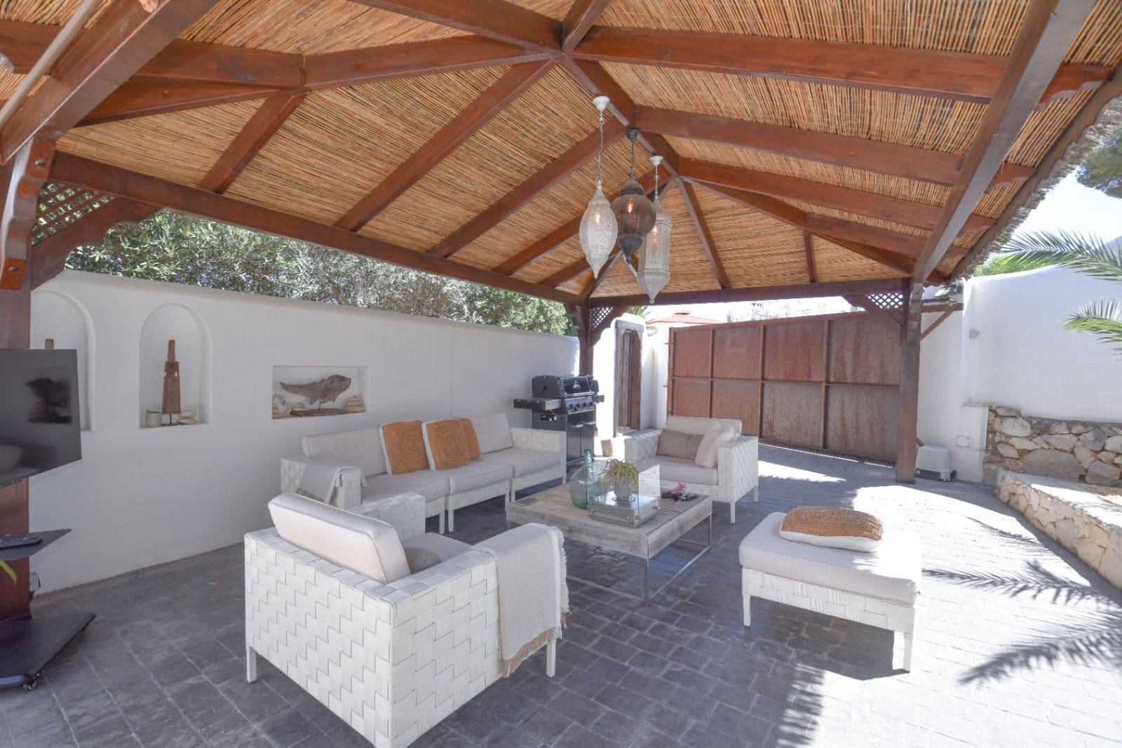 3 bedroom Villa for sale in Teulada with pool garage - € 1,230,000 (Ref: 9685139)