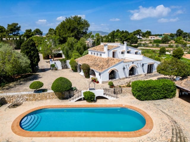 5 bedroom Villa for sale in Benissa with pool garage - € 1,725,000 (Ref: 9810451)