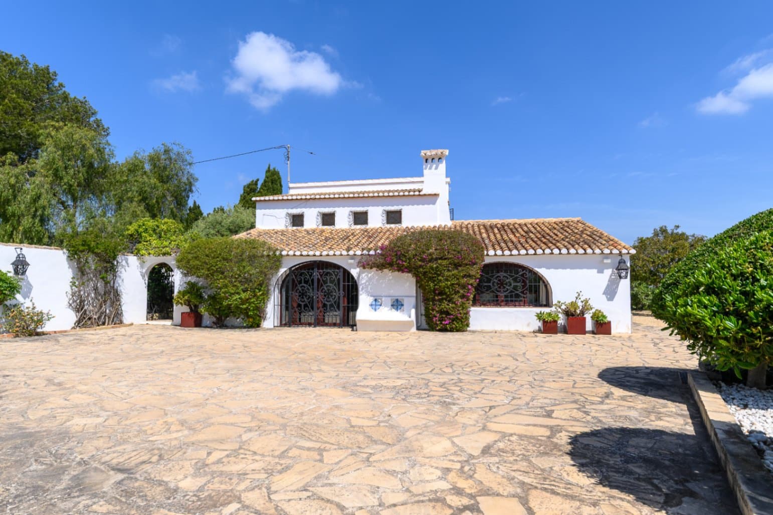 5 bedroom Villa for sale in Benissa with pool garage - € 1,725,000 (Ref: 9810451)