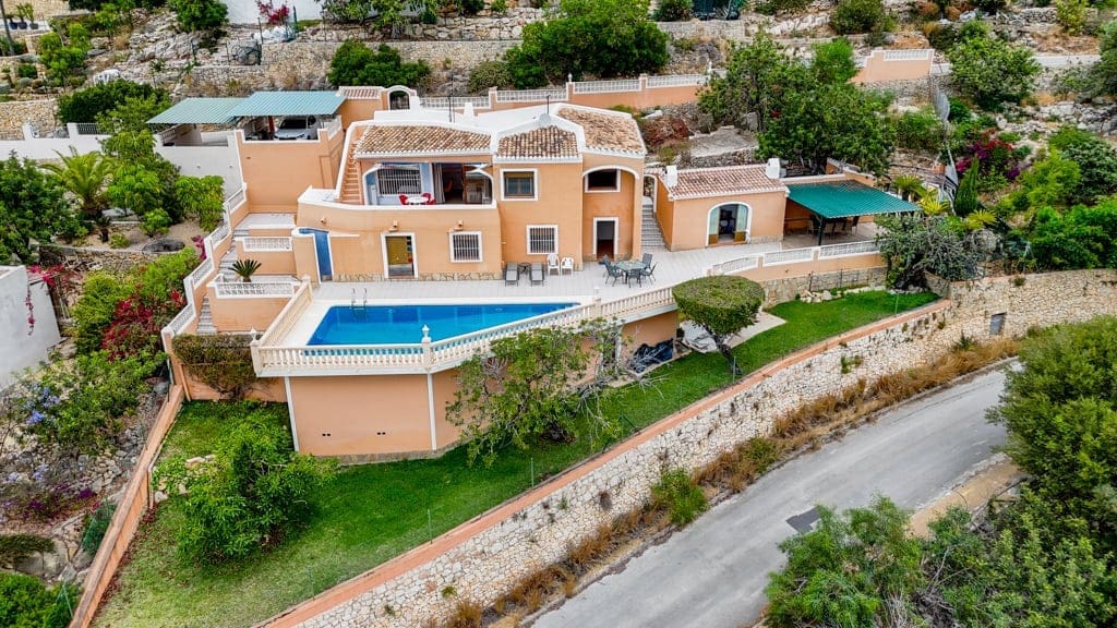 Chalet de 4 habitaciones en Javea / Xàbia en venta con piscina garaje - 750.000 € (Ref: 9834667)