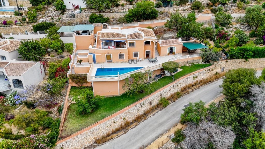 Chalet de 4 habitaciones en Javea / Xàbia en venta con piscina garaje - 750.000 € (Ref: 9834667)