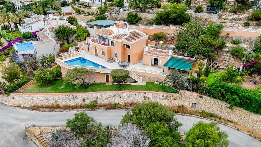Chalet de 4 habitaciones en Javea / Xàbia en venta con piscina garaje - 750.000 € (Ref: 9834667)