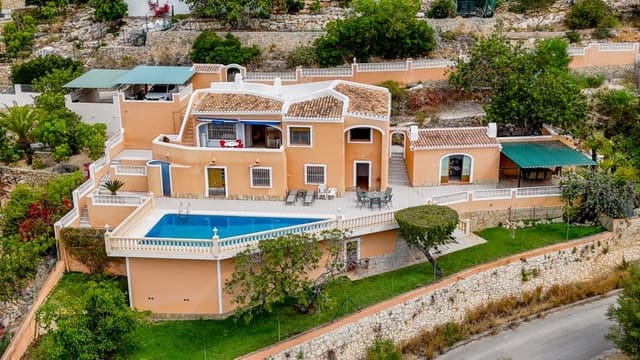 Chalet de 4 habitaciones en Javea / Xàbia en venta con piscina garaje - 750.000 € (Ref: 9834667)