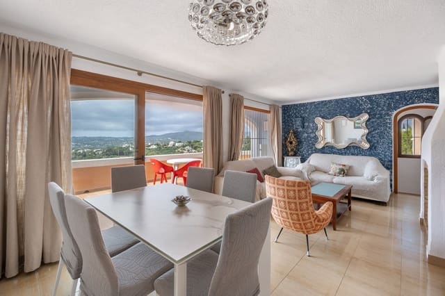 Chalet de 4 habitaciones en Javea / Xàbia en venta con piscina garaje - 750.000 € (Ref: 9834667)