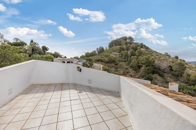 Chalet de 4 habitaciones en Javea / Xàbia en venta con piscina garaje - 750.000 € (Ref: 9834667)