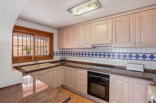 Chalet de 4 habitaciones en Javea / Xàbia en venta con piscina garaje - 750.000 € (Ref: 9834667)