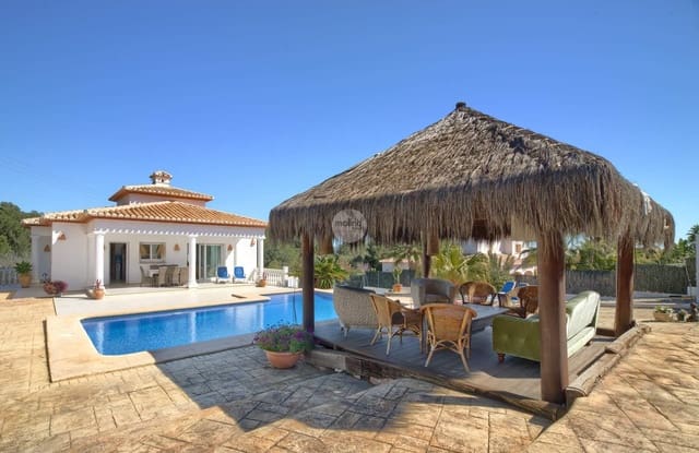 Chalet de 4 habitaciones en Javea / Xàbia en venta con piscina garaje - 870.000 € (Ref: 9834835)