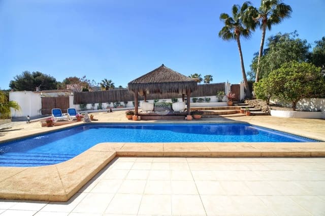 Chalet de 4 habitaciones en Javea / Xàbia en venta con piscina garaje - 870.000 € (Ref: 9834835)