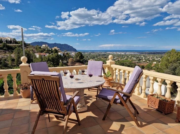 5 bedroom Villa for sale in Pedreguer with pool - € 485,000 (Ref: 9836724)