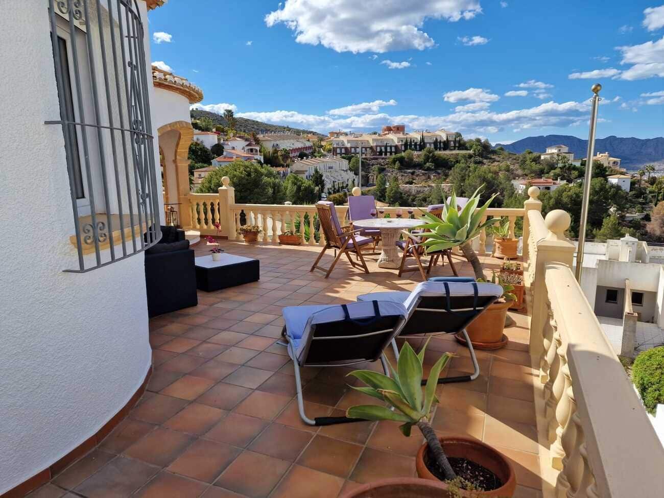 5 bedroom Villa for sale in Pedreguer with pool - € 485,000 (Ref: 9836724)