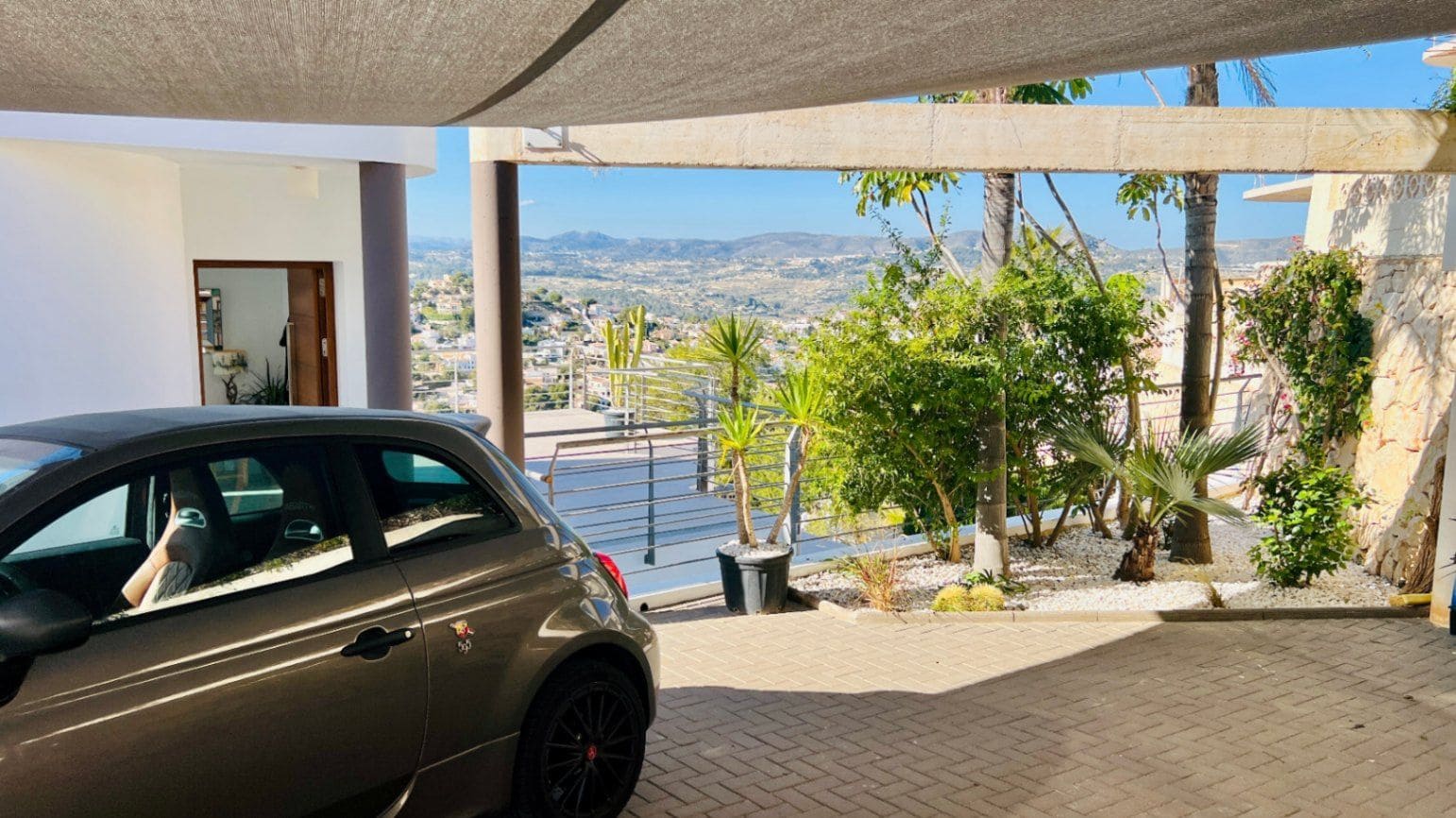 4 bedroom Villa for sale in Teulada with garage - € 1,650,000 (Ref: 9860688)