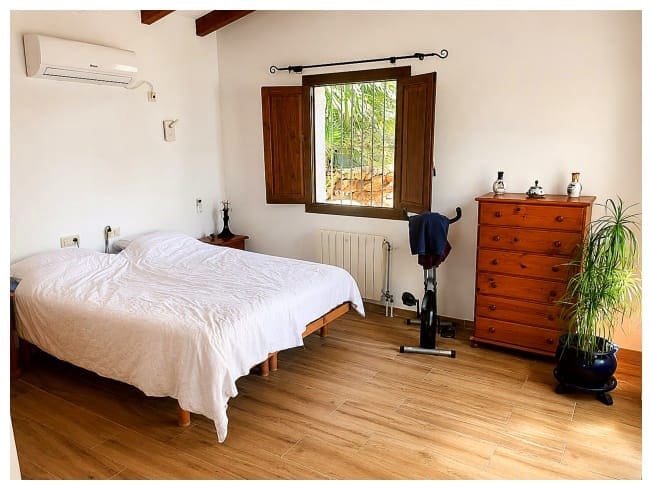 4 bedroom Villa for sale in Moraira with pool - € 610,000 (Ref: 9888437)