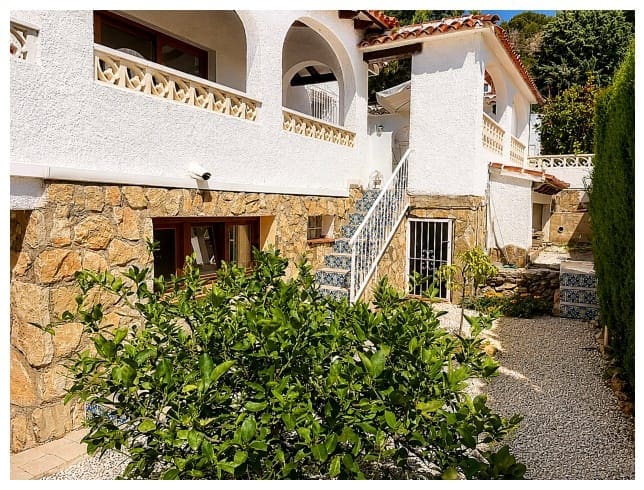 4 bedroom Villa for sale in Moraira with pool - € 610,000 (Ref: 9888437)