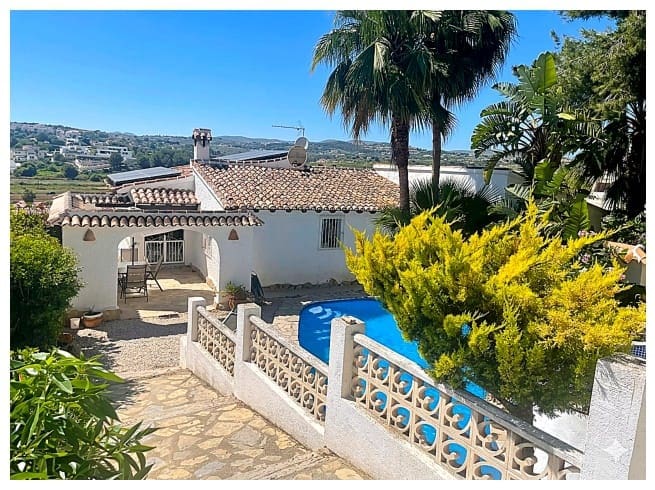 4 bedroom Villa for sale in Moraira with pool - € 610,000 (Ref: 9888437)