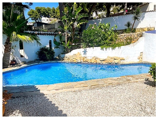 4 bedroom Villa for sale in Moraira with pool - € 610,000 (Ref: 9888437)
