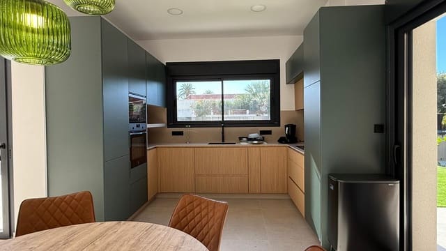 3 soverom Villa til salgs i La Manga del Mar Menor med svømmebasseng garasje - € 950 000 (Ref: 9216102)