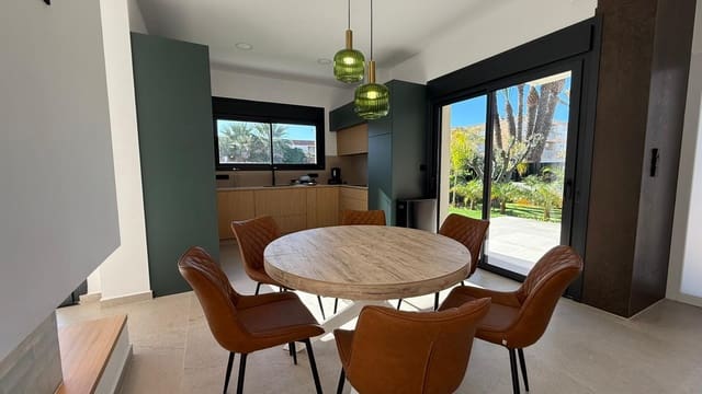 3 soverom Villa til salgs i La Manga del Mar Menor med svømmebasseng garasje - € 950 000 (Ref: 9216102)