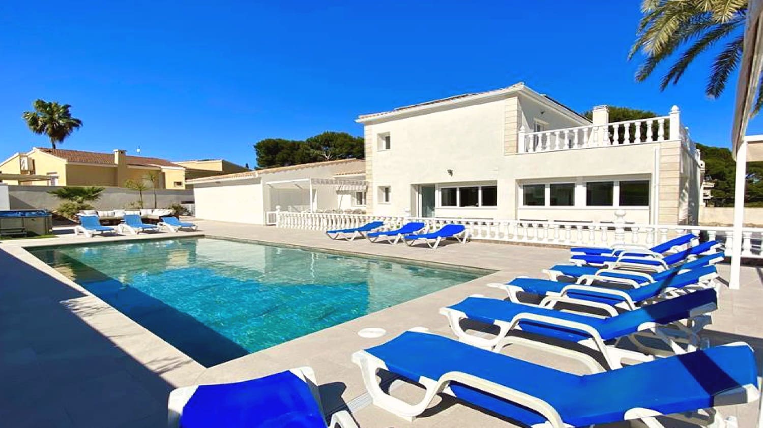 6 soverom Villa til salgs i La Zenia med svømmebasseng garasje - € 1 600 000 (Ref: 9343534)