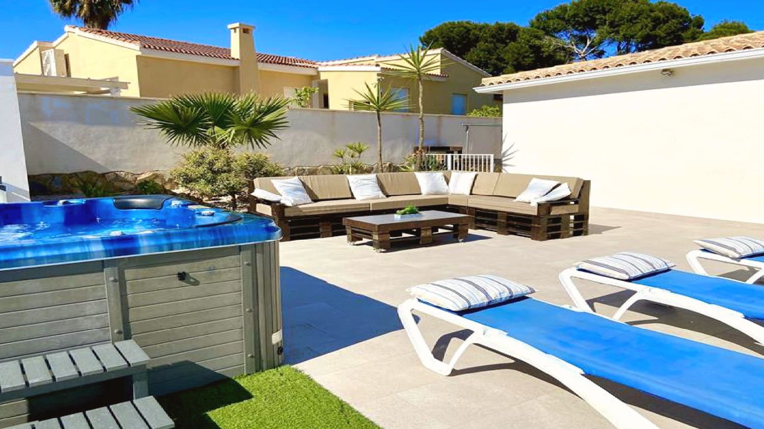 6 soverom Villa til salgs i La Zenia med svømmebasseng garasje - € 1 600 000 (Ref: 9343534)