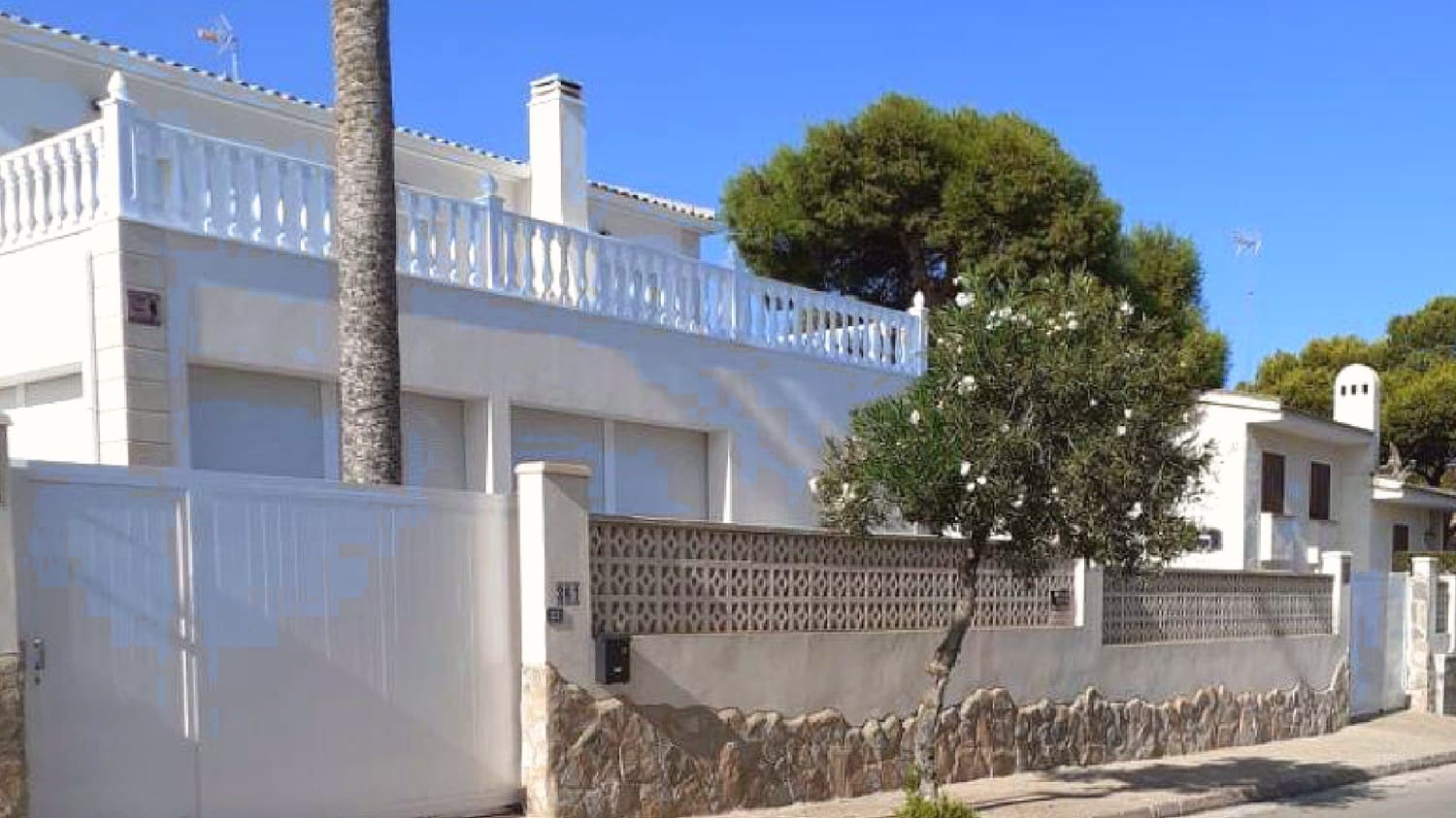 6 soverom Villa til salgs i La Zenia med svømmebasseng garasje - € 1 600 000 (Ref: 9343534)