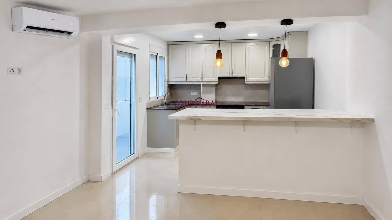 Piso de 2 habitaciones en Alicante / Alacant ciudad en venta - 195.000 € (Ref: 10033666)
