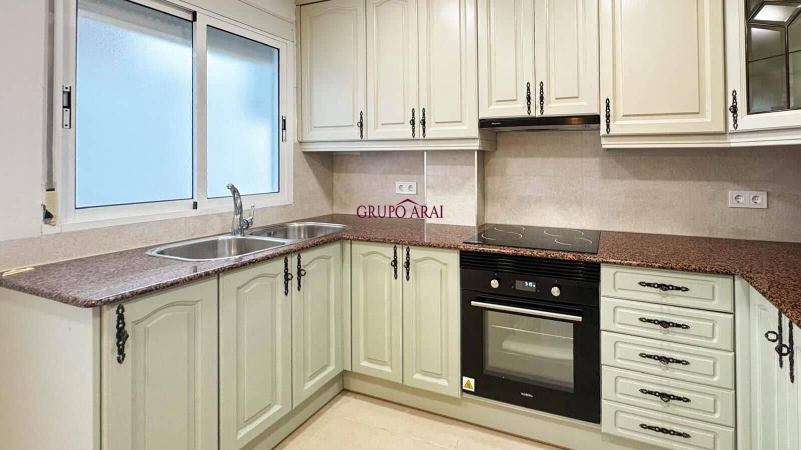 Piso de 2 habitaciones en Alicante / Alacant ciudad en venta - 195.000 € (Ref: 10033666)